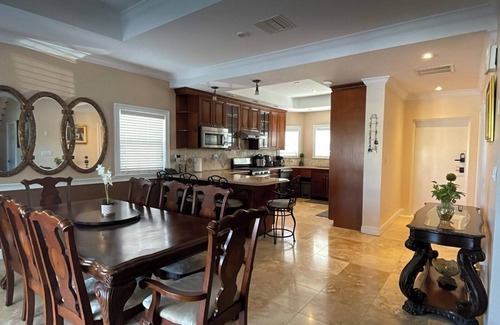 Nassau House | Blessings: 4-bedroom townhome in awesome Nassau with WiFi, AC, fitness equipment