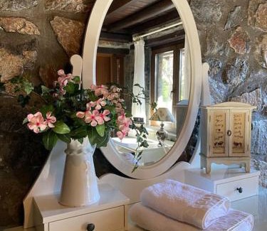 Aghios Athanasios Ski Chalet | Blessings Chalet στον Παλαιό Άγιο Αθανάσιο με Τζάκι, Barbeque, μεγάλη αυλή και υπέροχη θέα