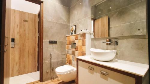 Ranjit Avenue Hotel | Blessings Hotel