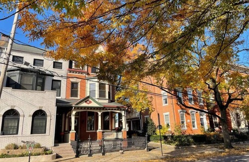 Lancaster Apartment | BLETCHER GARDEN LOFT - LANCASTER HISTORIC DISTRICT
