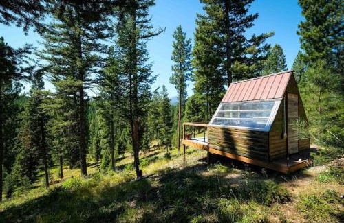 Missoula House | Blind Cabin Off-Grid, Pet-friendly w Hot Tub