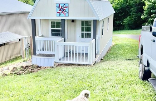 Burkesville Cottage | Bline Family Farm Cottage