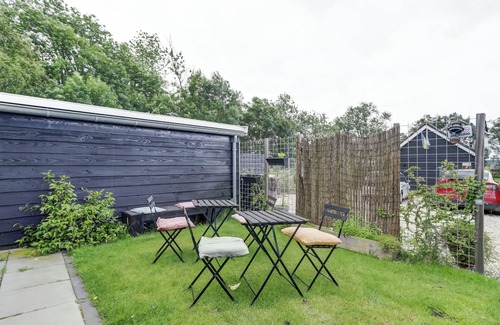 Municipality of Culemborg Cottage | Blingbling Heropgebouwde Studio in Prachtige Natuur bij Werk aan het Spoel