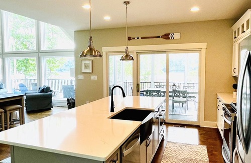 Mineral House | Bliss Lake Anna: Luxury Waterfront on the private side of Lake Anna