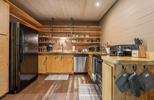 Foxfire Estates Cabin | Bliss - Mountaintop Cabin w/Steam Sauna, Minutes from Blue Ridge