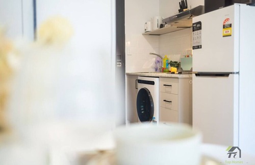 Burwood Apartment | Bliss Retreat with 2 single bed