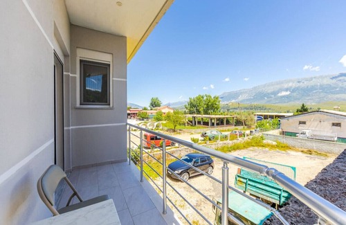 Gjirokaster Apartment | Bliss Triple Room by PikHost