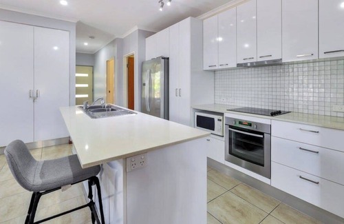 Berrimah House | Blissful 2BR Home Away From Home