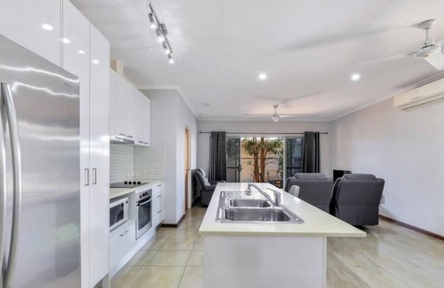 Berrimah House | Blissful 2BR Home Away From Home
