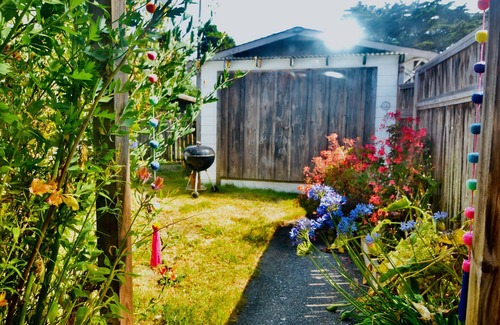 Eureka House | Blissful Beach Bungalow - 5 min from the Beach!