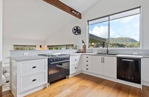 Stanwell Park House | Blissful Beachside Stay / Stanwell Park