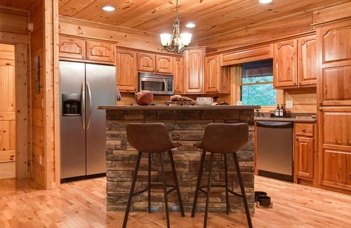 Morganton Cabin | Blissful cabin Retreat -Secluded Hot Tub and Deck Slide