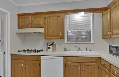 Shreveport House | Blissful, Cozy, Cute, 3-Bedroom Spacious House, Sleeps 8