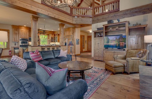 Homewood House | Blissful Days - Lakefront - TLUXP