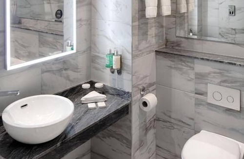 City Centre Dublin Hotel | Blissful Getaway! Two Accommodations Minutes to 3Arena and The Gaiety Theatre!