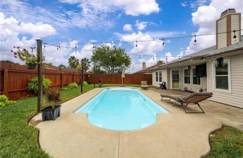 Flour Bluff House | Blissful Heated Pool Retreat