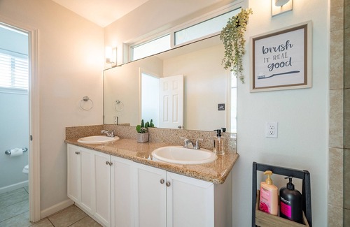 Sharpstown House | Blissful Houston Get Away~ 4 Bedrooms, 3 Bathrooms