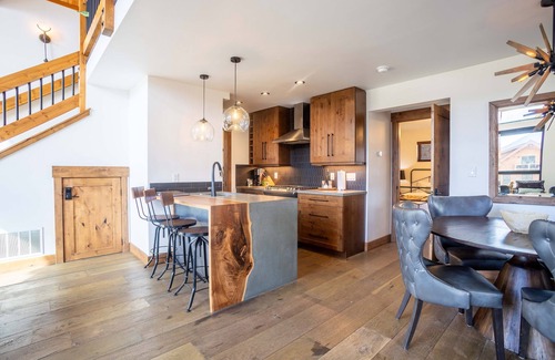 Estes Park Cabin | Blissful Mountain Getaway – Steps to Lake Estes, Indoor/Outdoor Fireplace