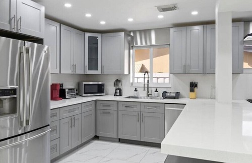 Pembroke Pines House | 🌅 Blissful Retreat w/ HEATED POOL 🌴 4BDR 2BA