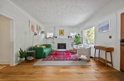 Manito House | Blissful South Hill Retreat