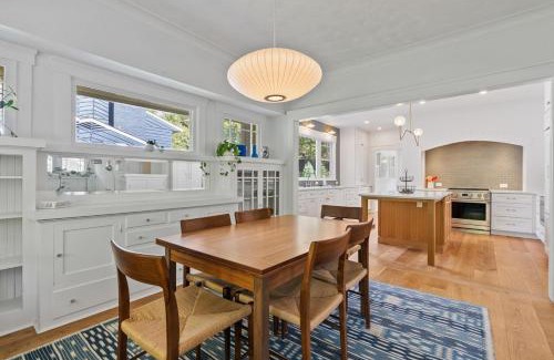 Manito House | Blissful South Hill Retreat