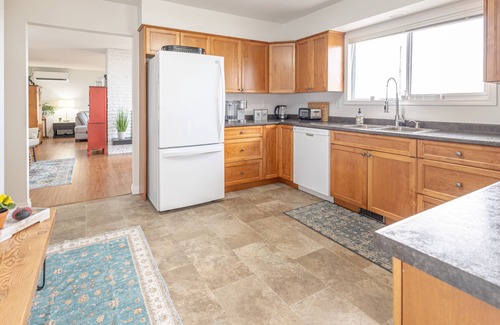 Powell River Bed & Breakfast | Blissful Sunsets and Outdoor Oasis!