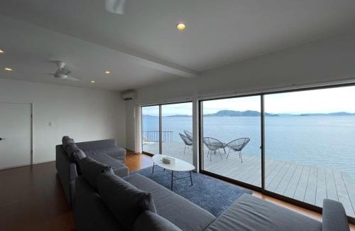 Kurahashi House | bLOCAL Sugawa House - 1 Bedroom House with Beautiful Ocean View for 12 Ppl