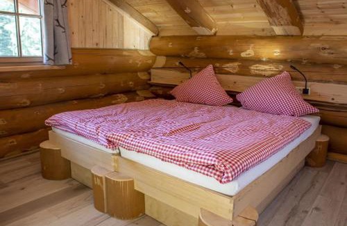 Glatten House | Blockhaus Almhütte Hofblick