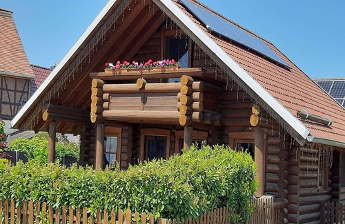 Dankerode House | Blockhaus in Harzgerode mit Balkon.