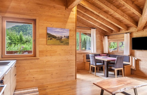 Weidach Apartment | 'Blockhaus Sonnenspitz' holiday flat with mountain views, communal garden and WLAN