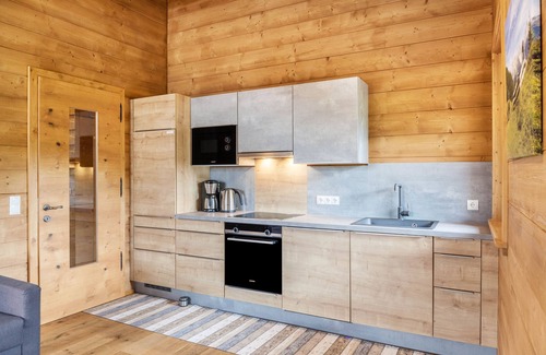 Weidach Apartment | 'Blockhaus Sonnenspitz' holiday flat with mountain views, communal garden and WLAN