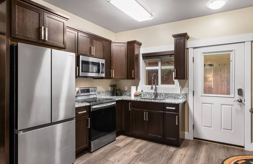 West Yellowstone Apartment | Blocks from the National Park- Yellowstone Hideaway Unit C