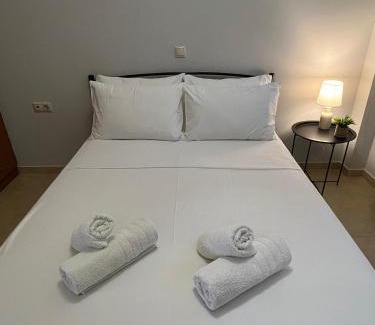 Methoni Apartment | Bloom Garden Apartment
