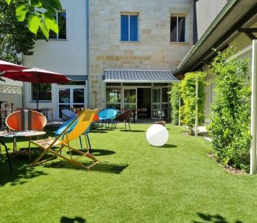 Nansouty-Saint-Genes Hostel | Bloom Hostel Bar & Garden