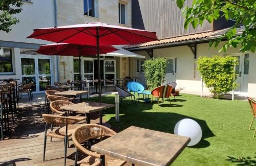 Nansouty-Saint-Genes Hostel | Bloom Hostel Bar & Garden