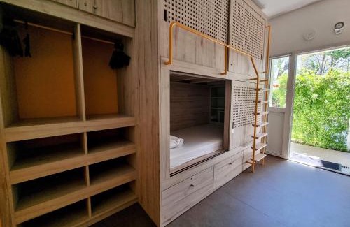 Nansouty-Saint-Genes Hostel | Bloom Hostel Bar & Garden