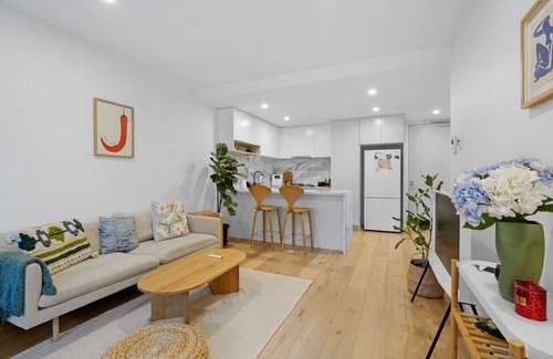 Carnegie Apartment | Bloom - Urban Luxurious Apt in Carnegie with parking
