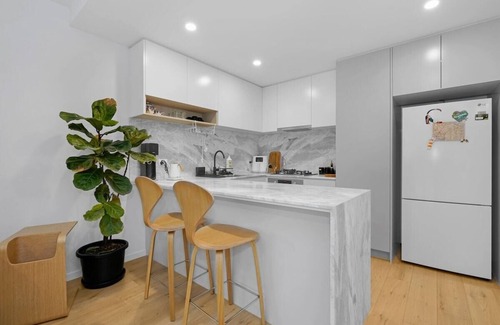 Carnegie Apartment | Bloom - Urban Luxurious Apt in Carnegie with parking