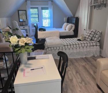 Orange Bed & Breakfast | Bloom Victorian Bed & Breakfast