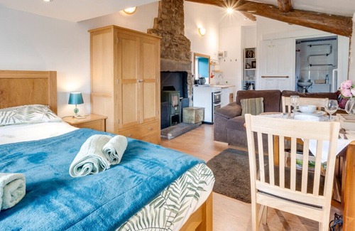 Worton House | Bloomers Bothy - One Bedroom House, Sleeps 2
