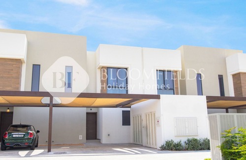 Abu Dhabi Ski Chalet | Bloomfields Stylish 2Br+Maid Noya Viva