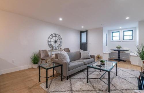 Bloomingdale Apartment | Bloomingdale Beauty - Sleeps 4 in Style