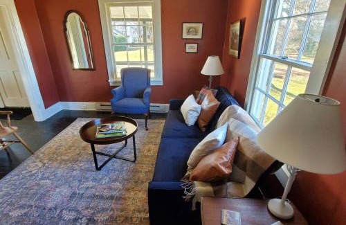Oakpark House | Bloomingdale Honeymoon Cabin w/Mountain/Barn Views