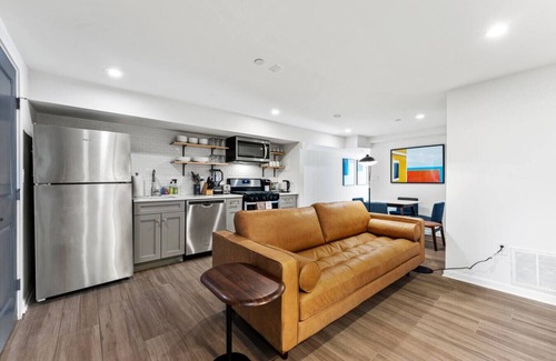 Eckington Condo | Bloomingdale Mid-Century Condo 2BR/1BA by DCottage