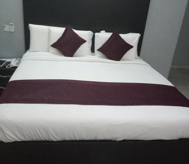 Port Harcourt Cabin | Blooms Spot Hotel - Super Deluxe