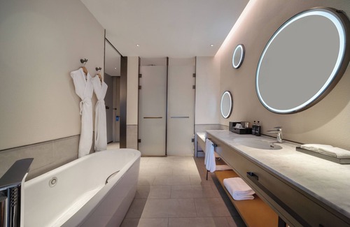 Dujiangyan Hotel | Blossom Attic DuJiangYan