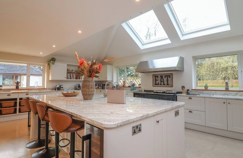 Ducklington Cottage | Blossom Hill