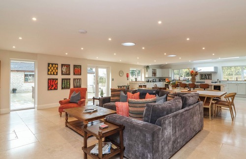 Ducklington Cottage | BLOSSOM HILL, pet friendly, luxury holiday cottage in Witney