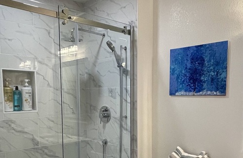 Hayward House | Blossom's Bay Area Resorts