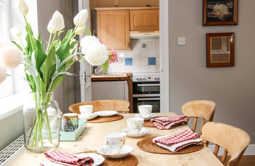 Stanton Upon Hine Heath Cottage | BLOSSOM'S COTTAGE, pet friendly, with a garden in Shawbury